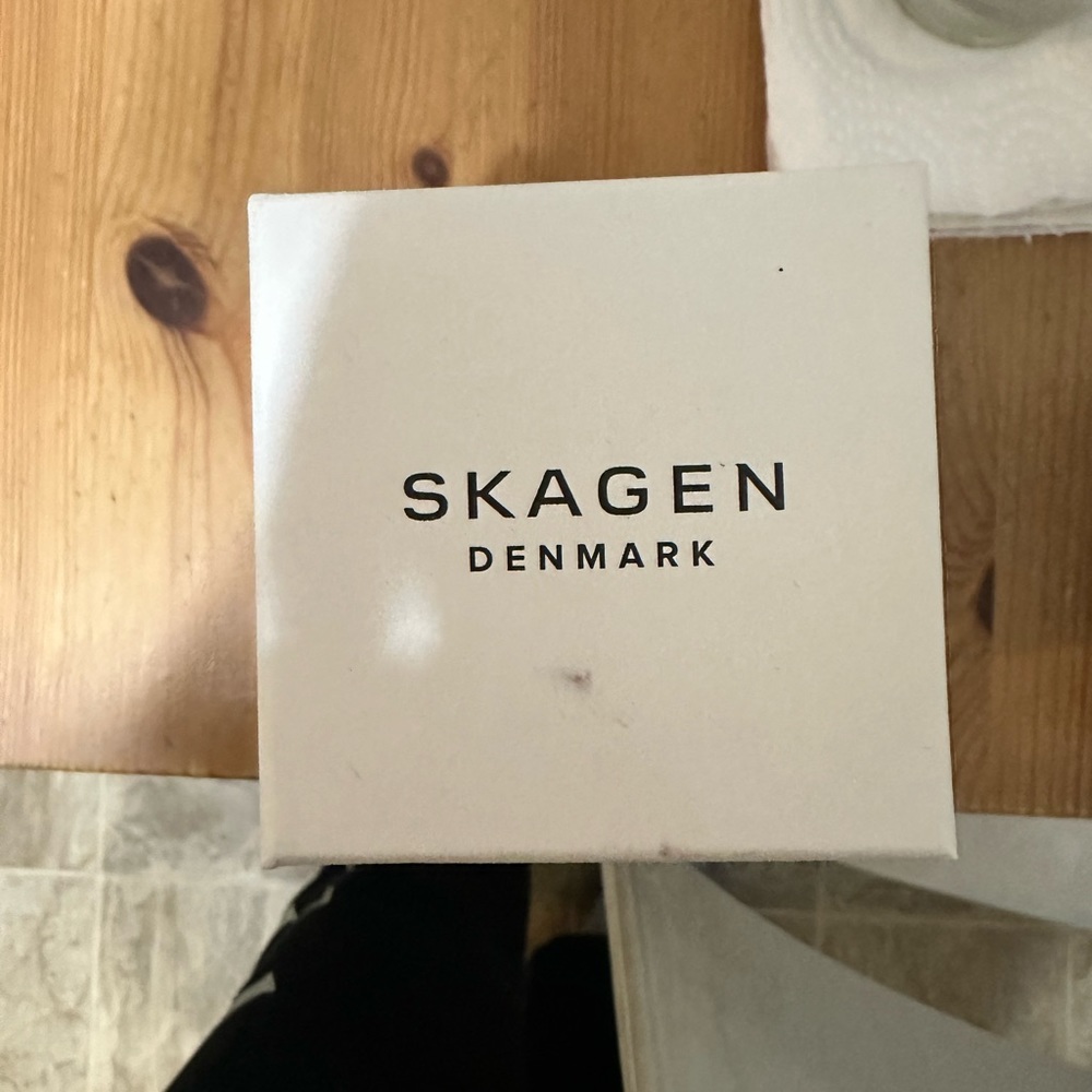 Sliver and gold skagen watch